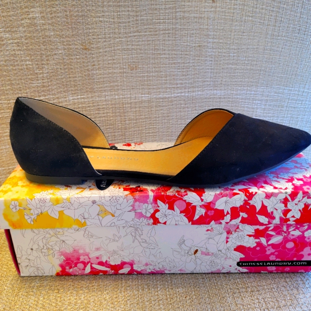 Chinese Laundry women's black flats